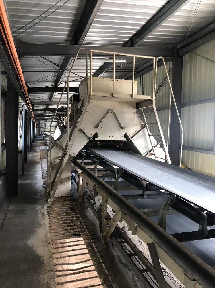 双侧卸料小车皮带机